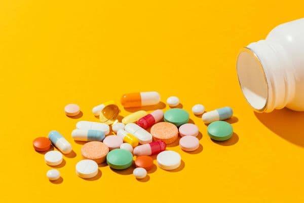 Drug therapy review for meibomian gland dysfunction