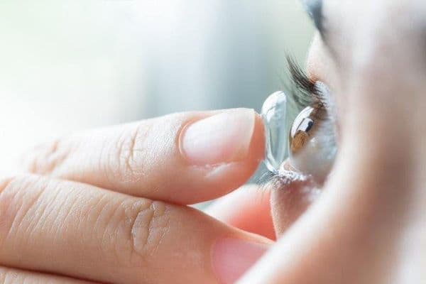 How contact lenses disrupt tear film dynamics