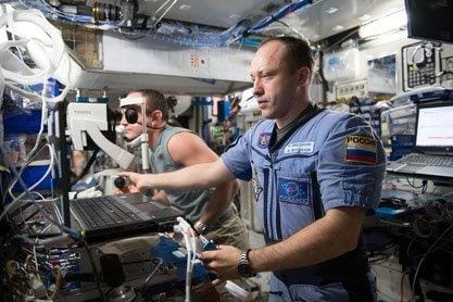 Orbits in orbit: the weightless eye (1)